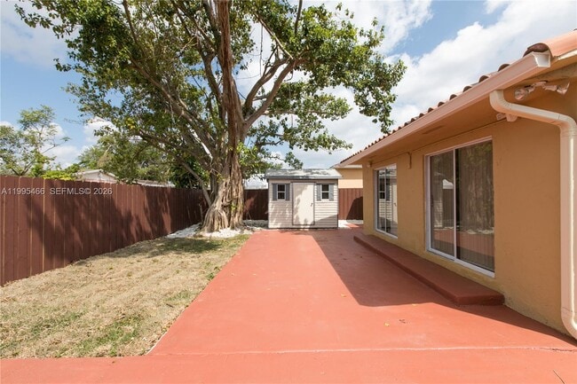 Building Photo - 3832 SW 89th Ct