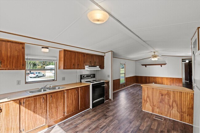 Building Photo - Updated 2BR/1BA Trailer in Muscle Shoals –...