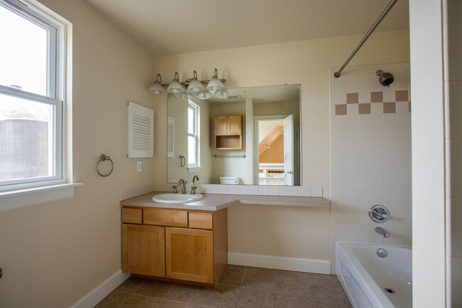 Building Photo - Beautiful Loft Condo in Old Town Fort Collins