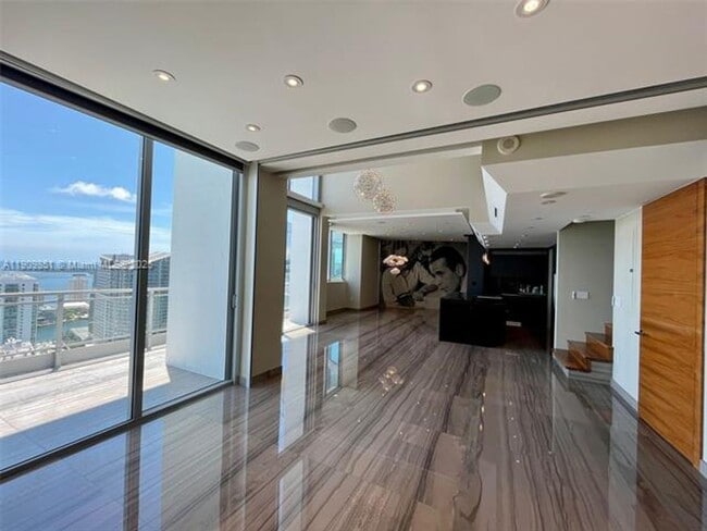 Building Photo - 92 SW 3rd St