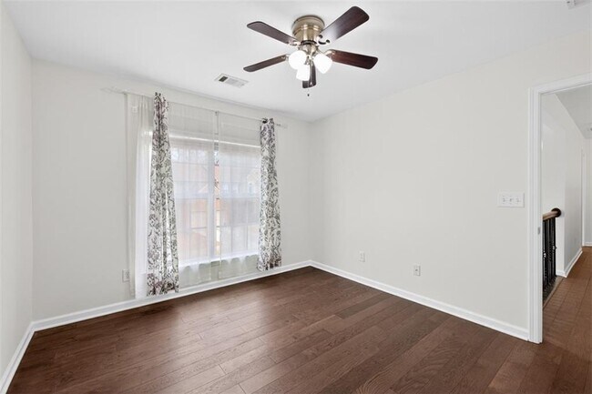 Building Photo - 5008 Bethpage Dr NE