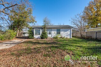 Building Photo - Cute 3 bedroom house near shopping, restaurants, and easy highway access!