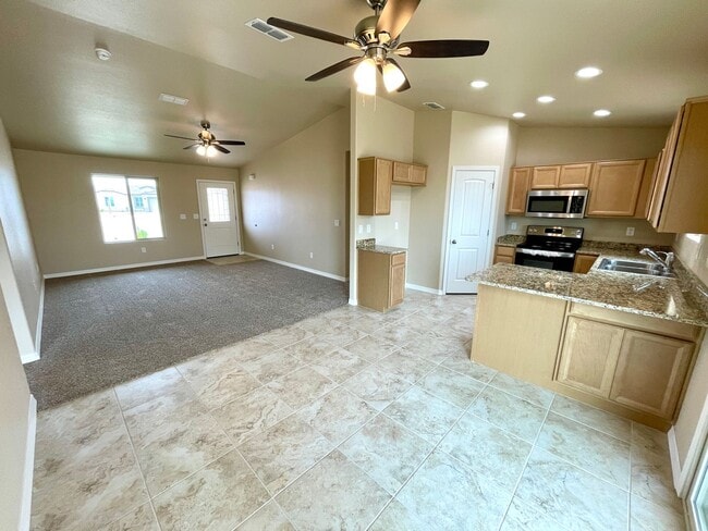 Building Photo - Built in 2024, 3 bedroom, 2 bathroom home located in Golden Valley, AZ