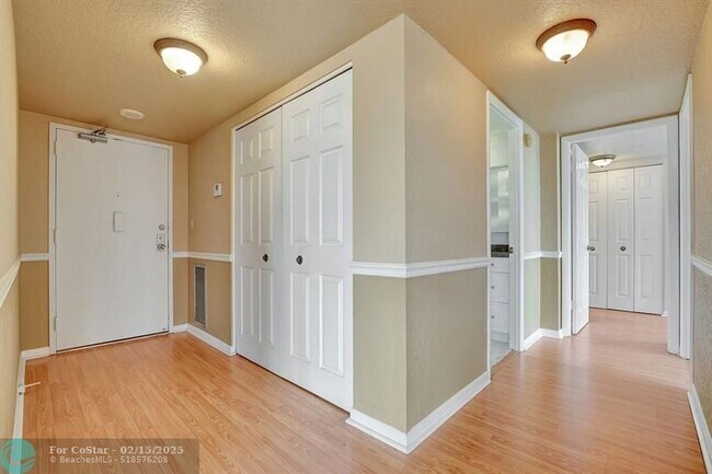 Building Photo - 10777 W Sample Rd