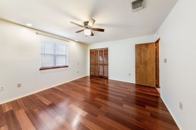 Building Photo - 57 Woodcreek Dr