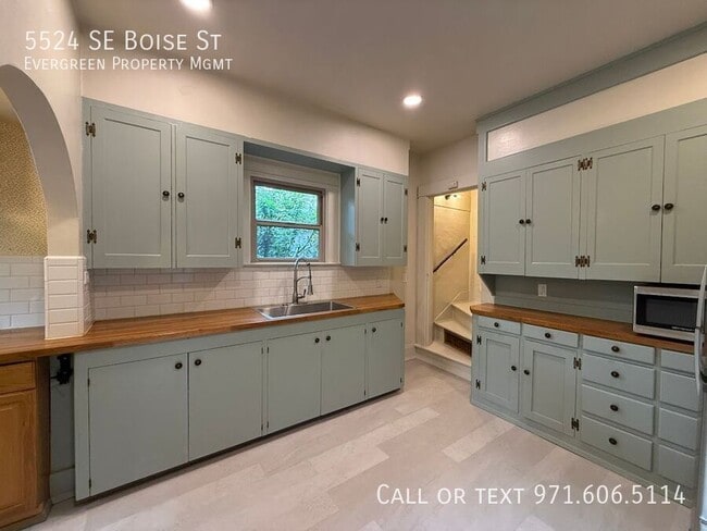 Building Photo - 5524 SE Boise St