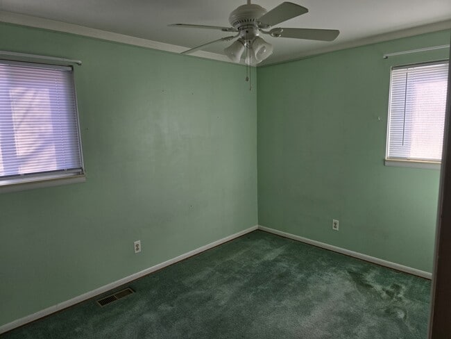 Building Photo - 23065 Cayuga Ave