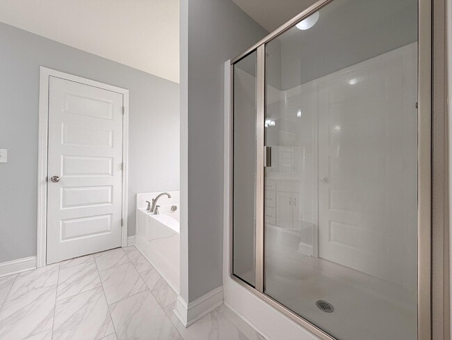 Building Photo - Spacious 3 Bedroom Home on 1 Acre Lot!