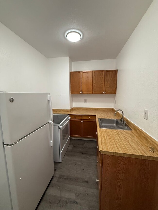 Interior Photo - 3201 Beaumont Ave.