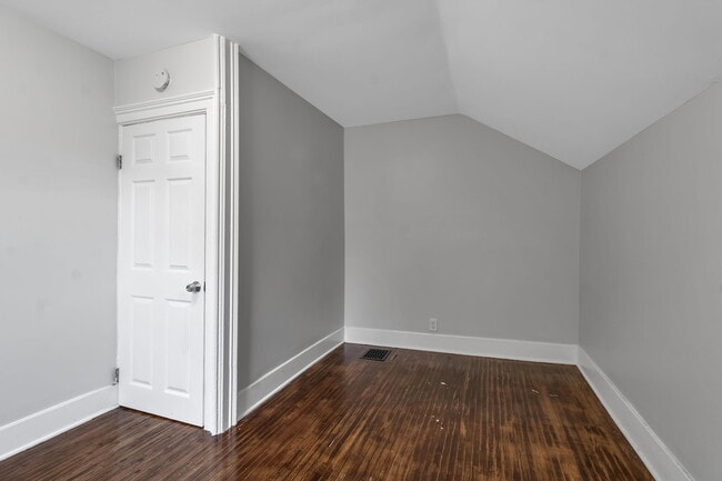 Building Photo - 105 Mariner St