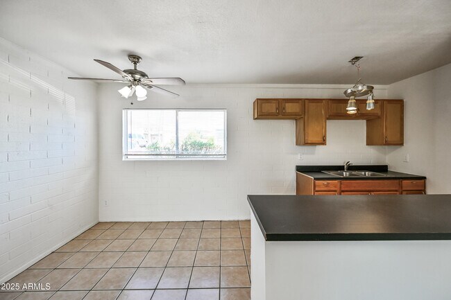 Building Photo - 1710 E Ocotillo Rd