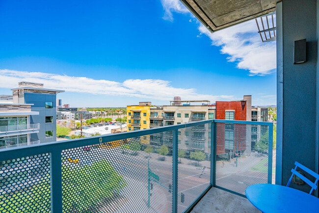 Building Photo - 333 E Roosevelt St