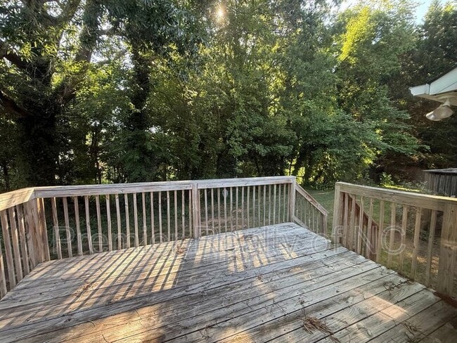 Building Photo - 605 Westpark Ct