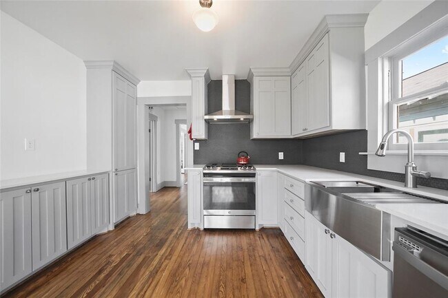 Building Photo - 1416 Featherstone St