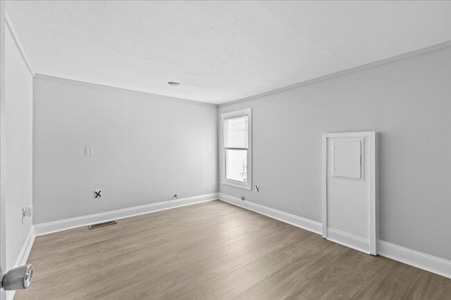 Building Photo - Newly Renovated 3 bedroom home in Burlington