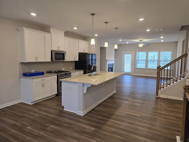 Building Photo - 256 Commons Ave