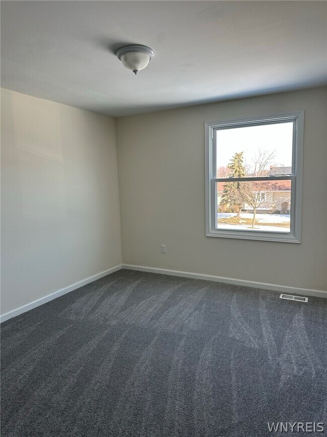 Building Photo - 263 Kaymar Dr