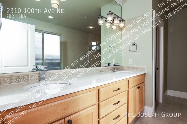 Building Photo - 2310 100th Ave NE