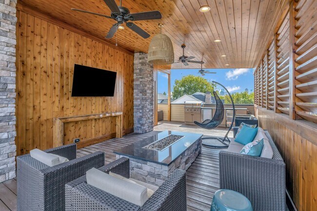 Building Photo - Modern living in Salemtown!