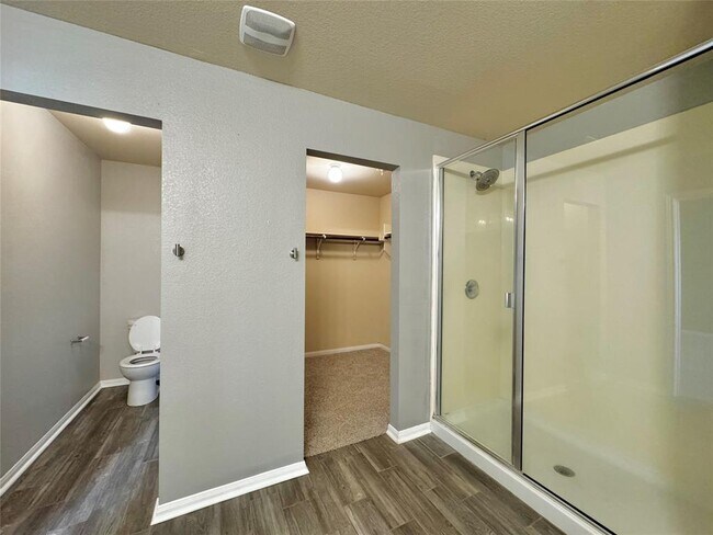 Building Photo - 715 Luna Vista Dr