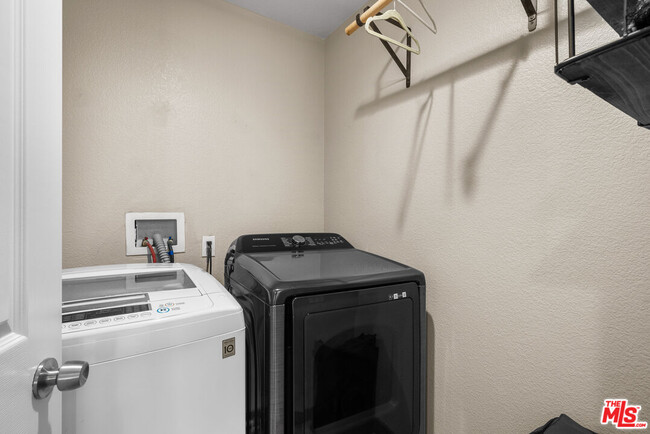 Building Photo - 28123 Gibraltar Ln