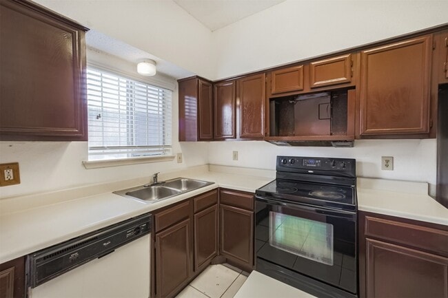 Building Photo - 12500 Brookglade Cir