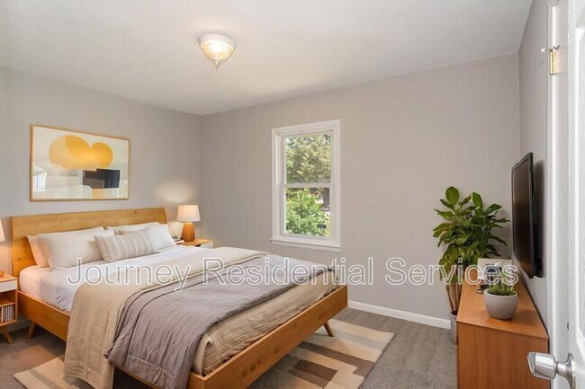 Building Photo - 6033 Santa Fe Dr