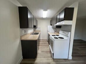 Building Photo - 10th Street Square Apartments