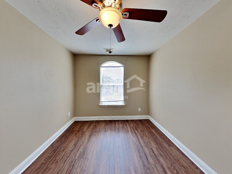 Building Photo - 15310 Lucky Star Dr