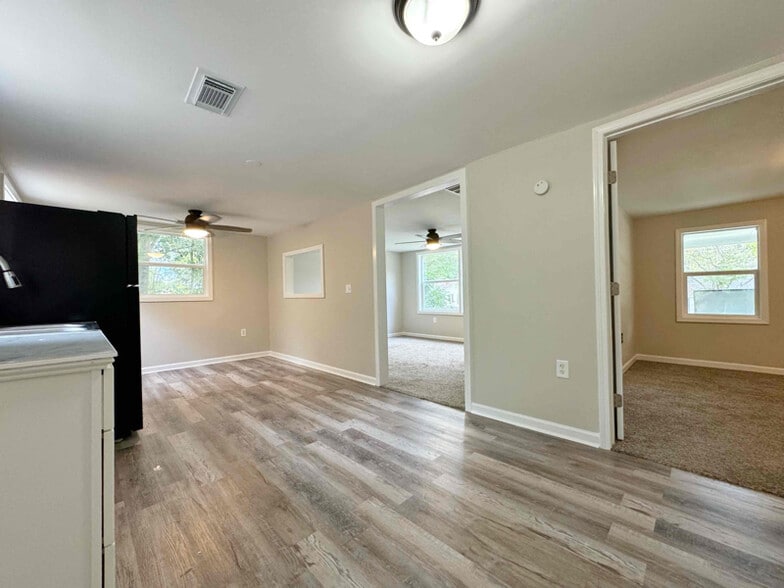 Building Photo - 60 Williams St