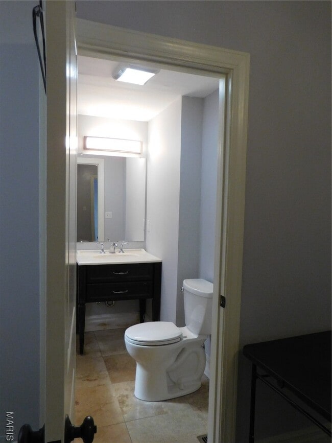 Building Photo - 757 Syracuse Ave