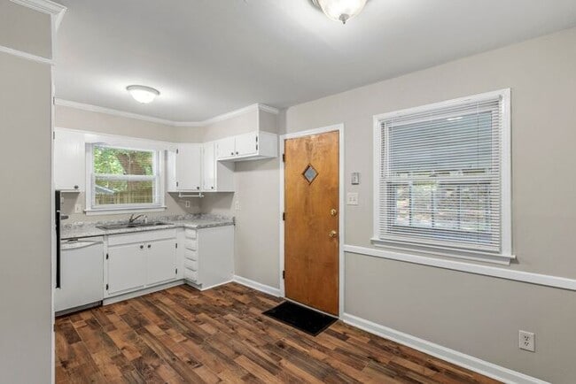 Building Photo - Large Home in Four Seasons Area, Hardwoods, Dining Room, Screed Porch, Fenced!