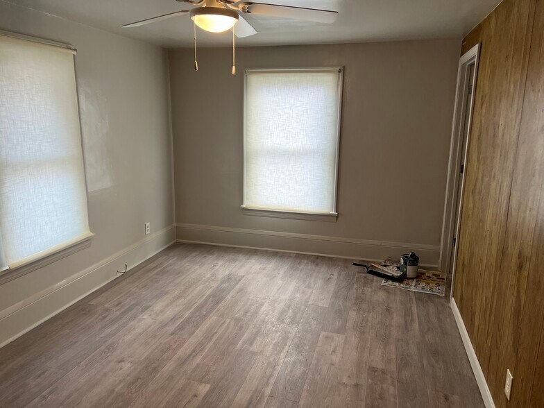 Building Photo - 861 W Wilbeth Rd