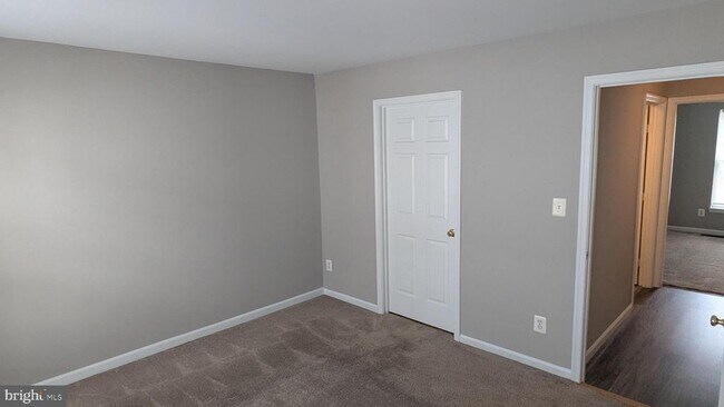 Building Photo - 1875 Tiger Lily Cir