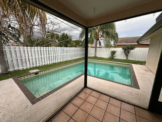 Building Photo - 3291 SW 4th St