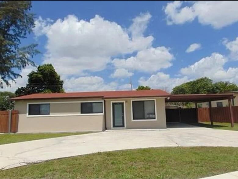 Primary Photo - 15700 NW 39th Pl