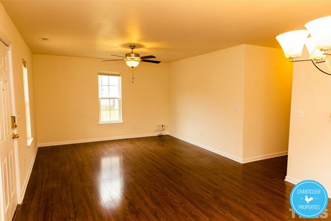 Building Photo - 917 Skinner Dr