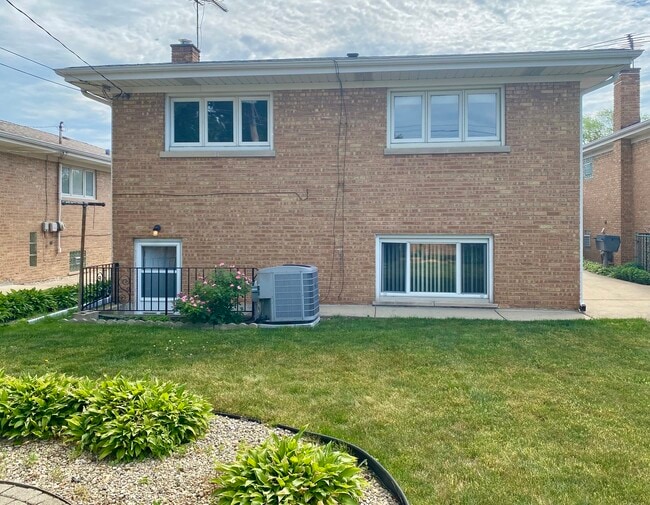 Building Photo - 4520 Thatcher Ave