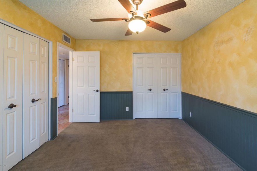 Building Photo - 1113 E Balboa Dr