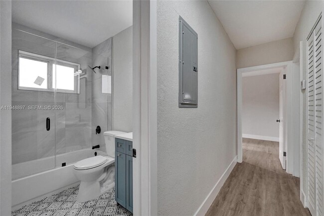 Building Photo - 21021 NE 13th Pl