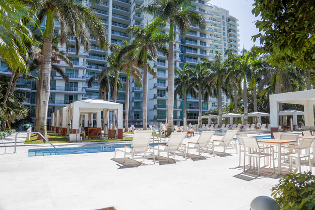 Building Photo - 2627 S Bayshore Dr