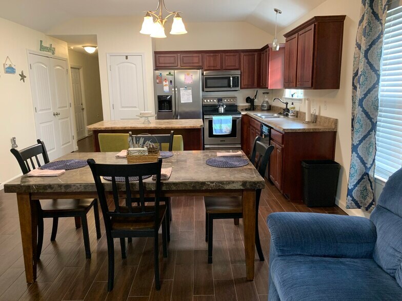 Building Photo - 1979 Crosscreek Cir