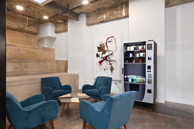 Building Photo - 1424 N Park Pl