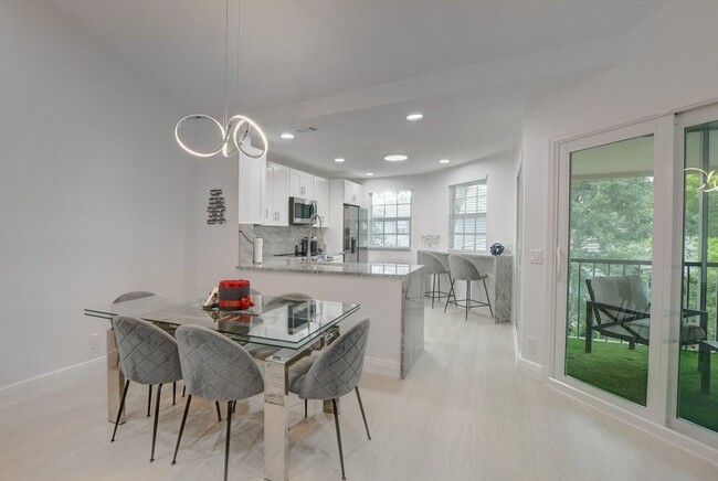 Building Photo - 6553 Via Regina
