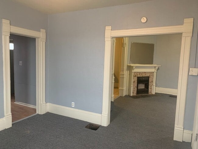 Building Photo - Large house in Mansfield, possible section 8