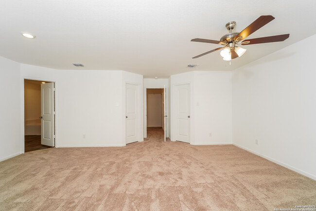 Building Photo - 765 Greenway Trl