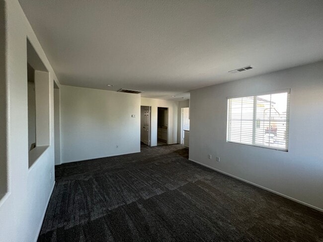 Building Photo - Beautiful home in central location of Victorville