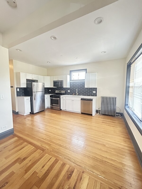 Building Photo - 6615 S Ingleside Ave