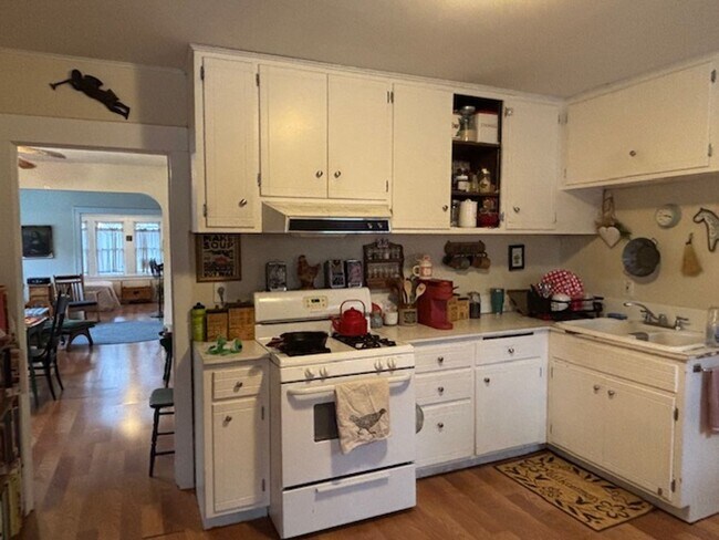 Building Photo - 2739 Buchanan St NE