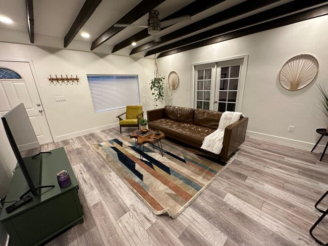 Building Photo - 1402 Clara Ln